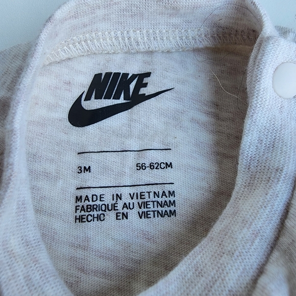 8 Pc Lot Baby Boy Outfit Adorable Sets Bodysuits Nike Bibs Size 3 M - Picture 5 of 10